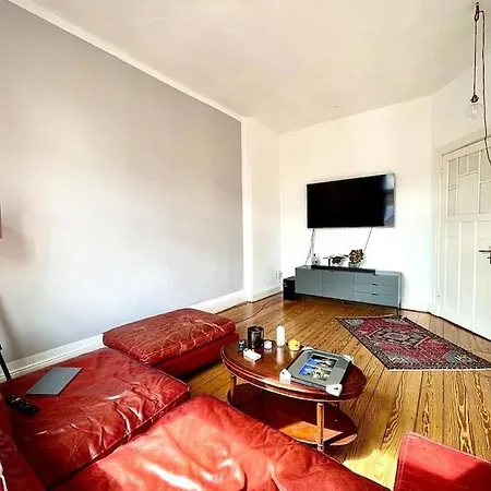 100 Qm Altbau-Wohnung Mitten Im Zentrum
